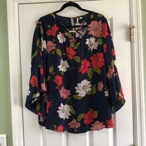 Flowy blouse with flower print